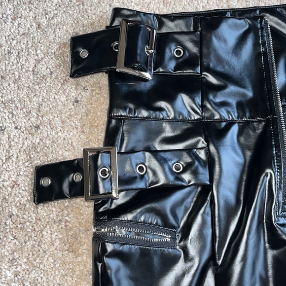 Black leather pants by Shein - Picture 5 of 11